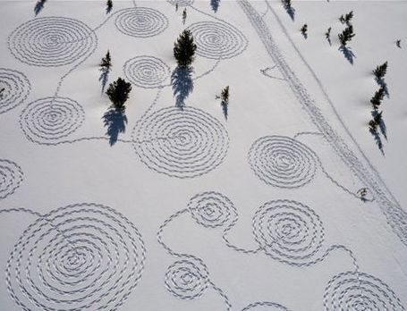 Sonja Hinrichsen, snow drawings (dessins sur neige)